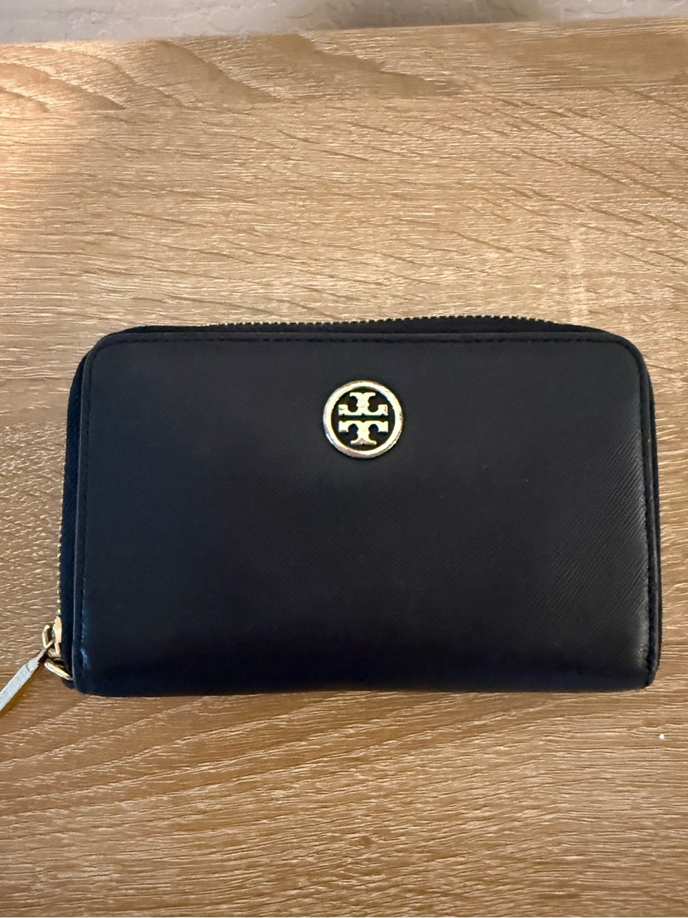TORY BURCH Leather Robinson Continental Zip Around Wallet in Luggage Black